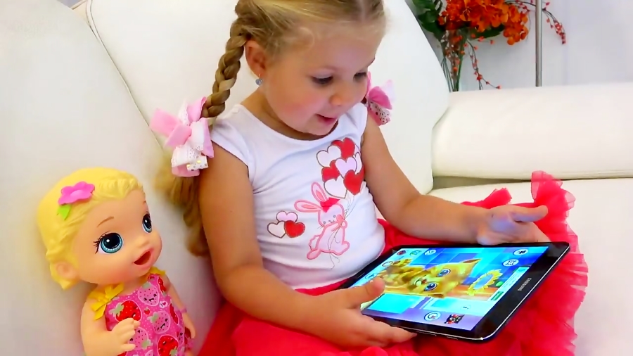 دیانا و اسباب بازی ها - یک روز سرگرم کننده دیانا و بچه عروسک